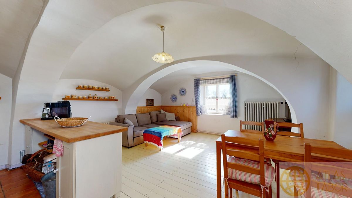 Pronájem rodinného domu 350 m², pozemek 885 m² – fotografie 5