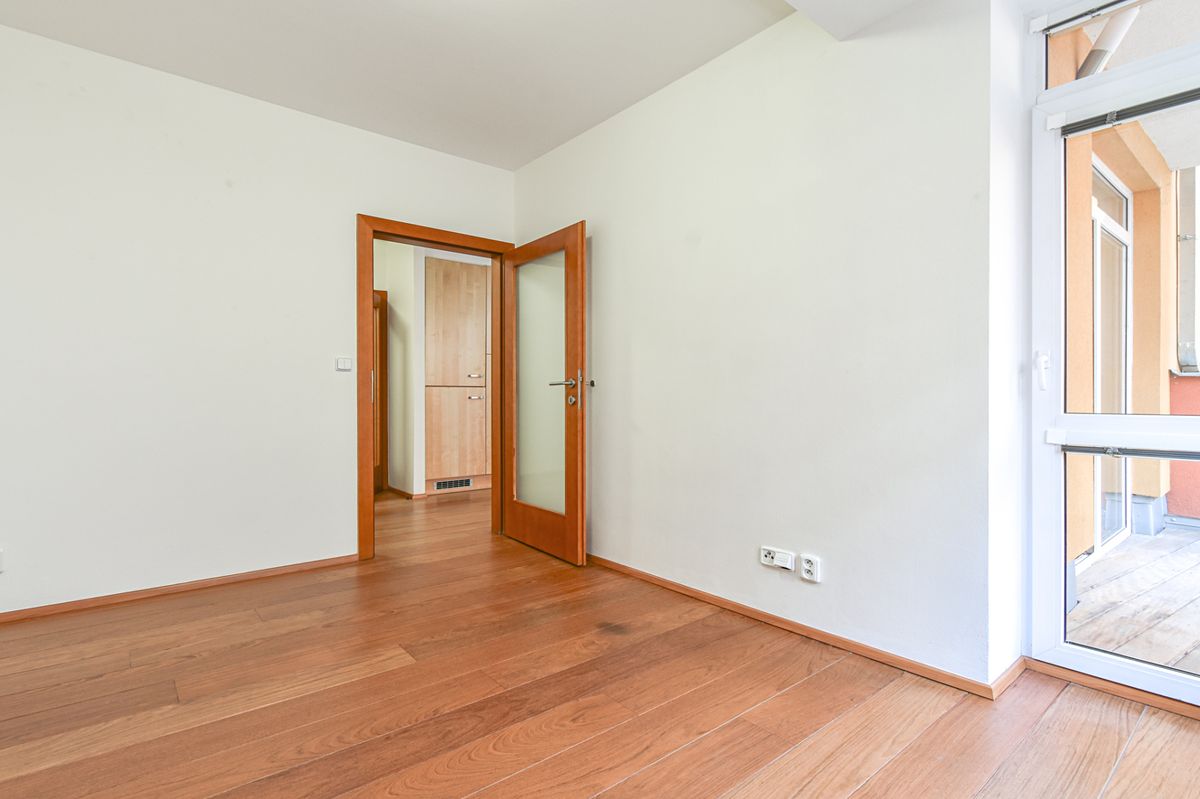 Pronájem bytu 2+kk 48 m² – fotografie 3