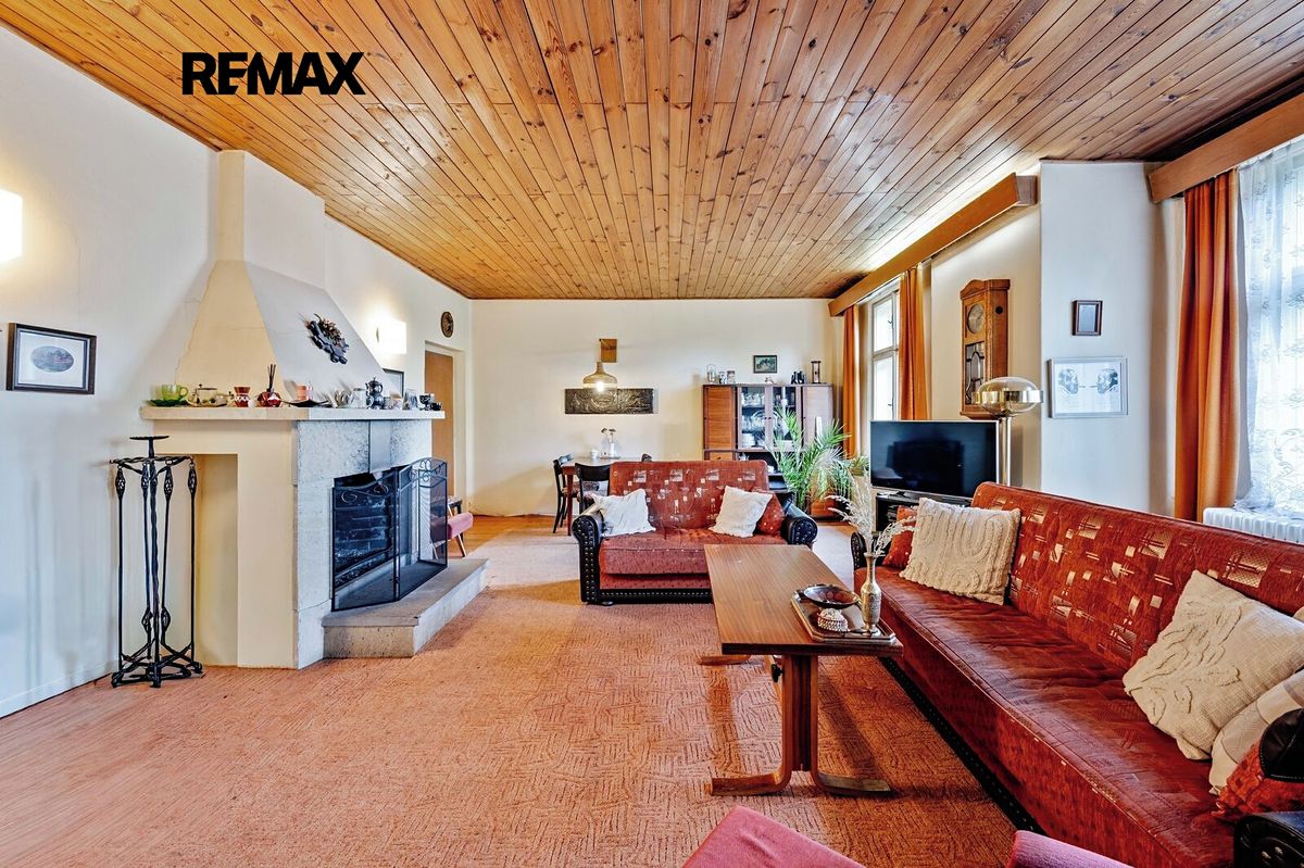Prodej rodinného domu 216 m², pozemek 2246 m² – fotografie 5