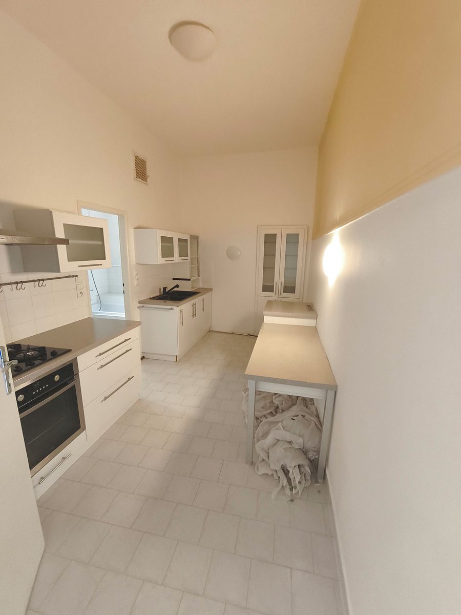 Pronájem bytu 2+1 92 m² – fotografie 3