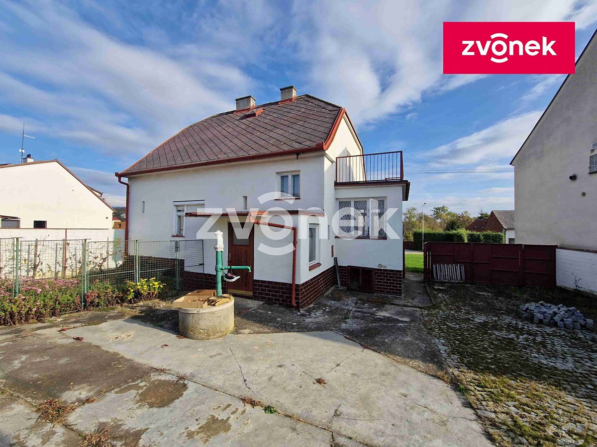 Prodej rodinného domu 280 m², pozemek 1570 m² – fotografie 2