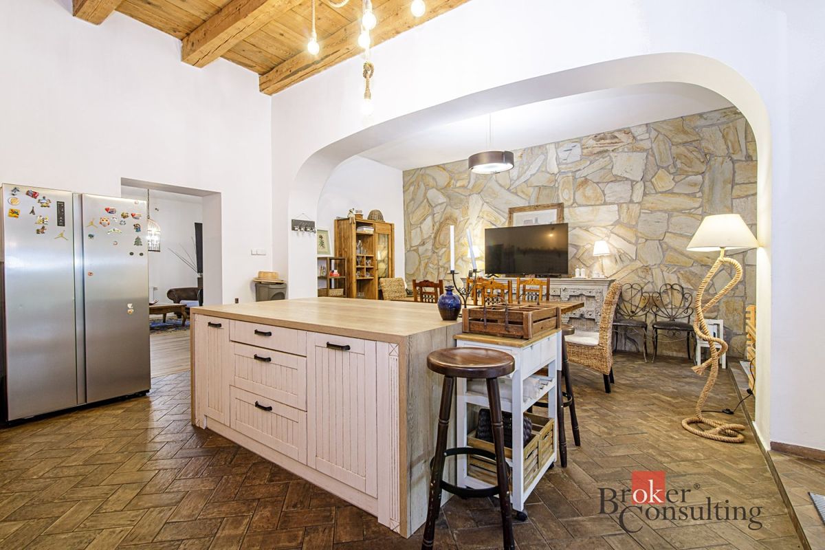 Prodej rodinného domu 400 m², pozemek 1214 m² – fotografie 5