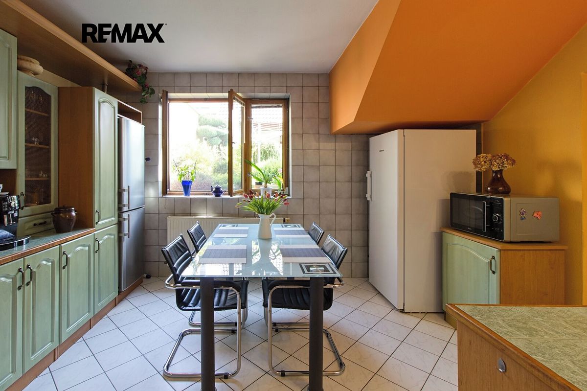 Prodej rodinného domu 210 m², pozemek 402 m² – fotografie 5