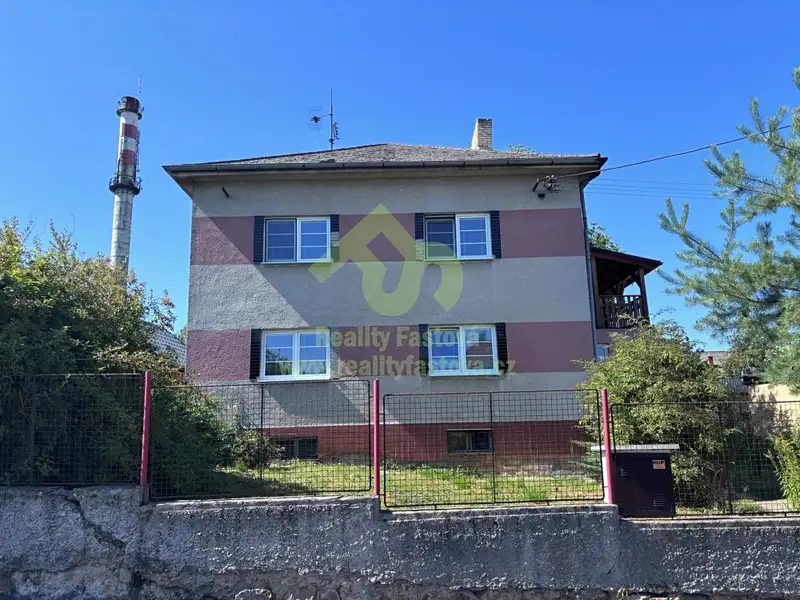 Prodej rodinného domu 228 m², pozemek 1076 m², Rokycany – náhled fotky 1