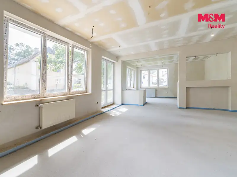 Prodej rodinného domu 160 m², pozemek 1013 m², Mnichov – náhled fotky 2