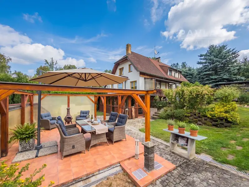 Prodej rodinného domu 240 m², pozemek 573 m², Černovice – náhled fotky 1