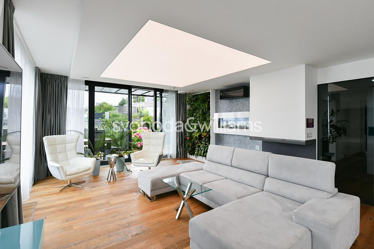 Pronájem bytu 4+kk 131 m² – fotografie 5