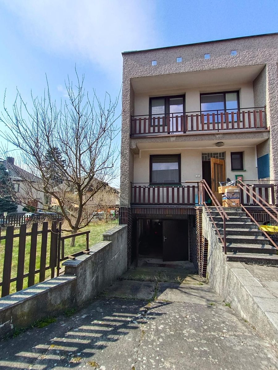 Prodej rodinného domu 216 m², pozemek 337 m² – fotografie 2