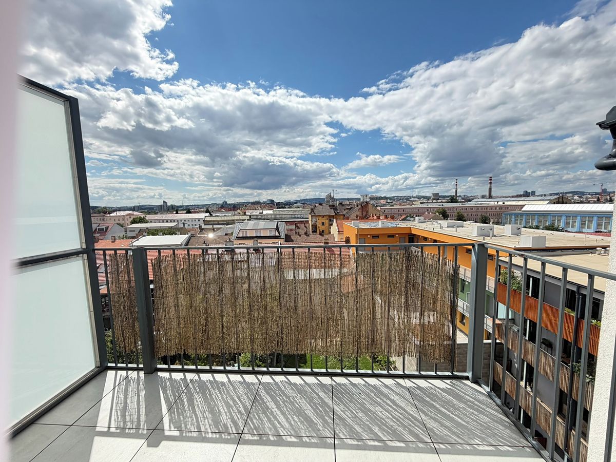 Pronájem bytu 2+kk 56 m² – fotografie 2