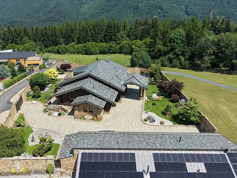 Prodej vily 800 m², pozemek 2969 m², Klíny – náhled fotky 3