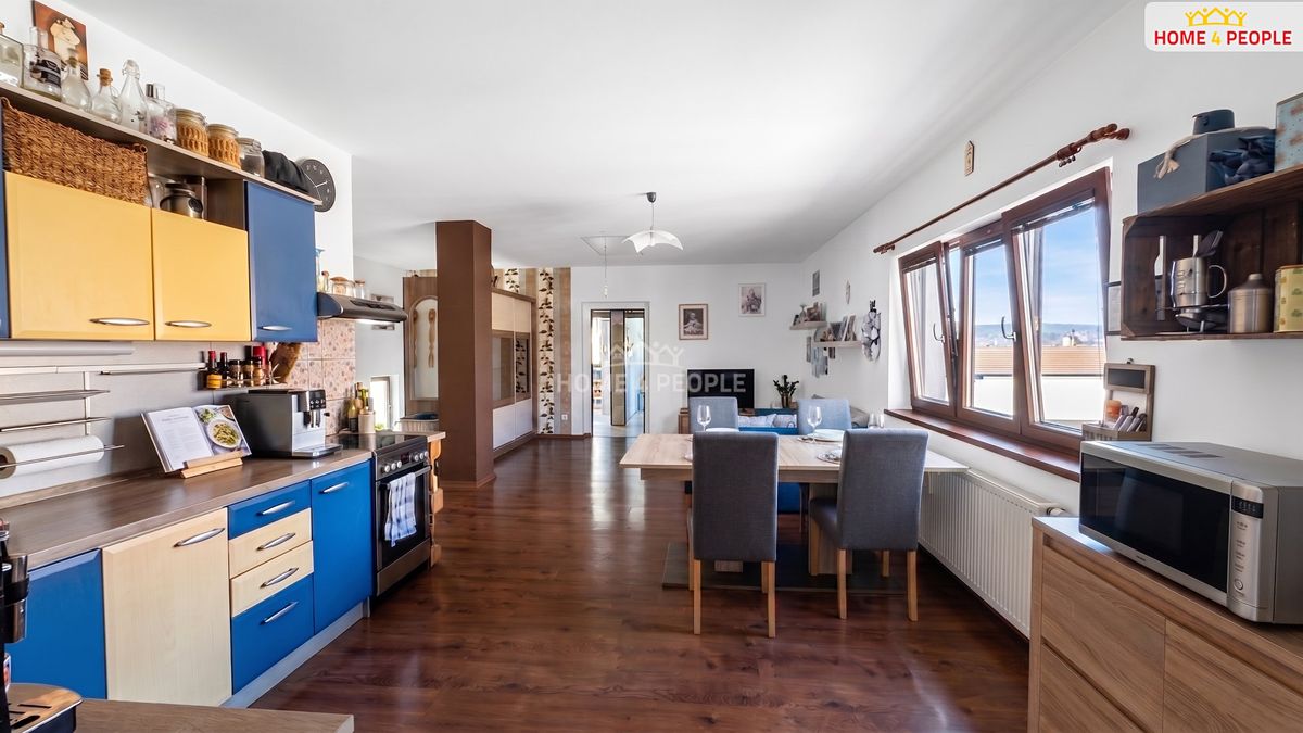 Prodej rodinného domu 224 m², pozemek 745 m² – fotografie 3