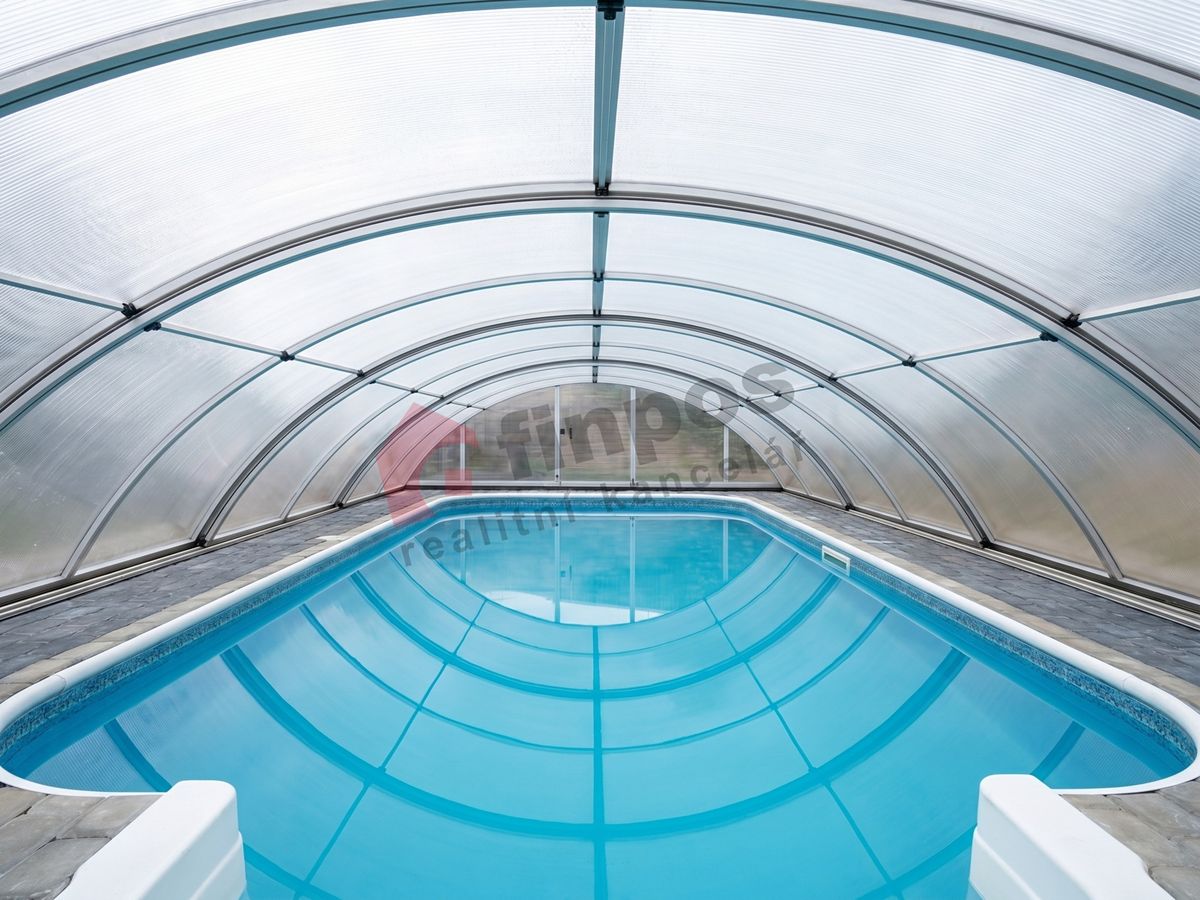 Prodej rodinného domu 339 m², pozemek 1258 m² – fotografie 2