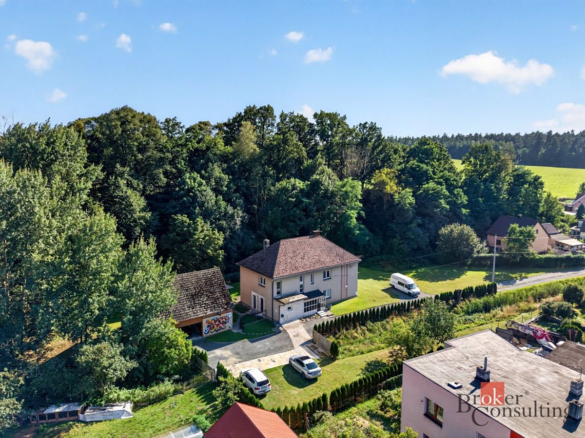 Prodej rodinného domu 255 m², pozemek 2147 m² – fotografie 3