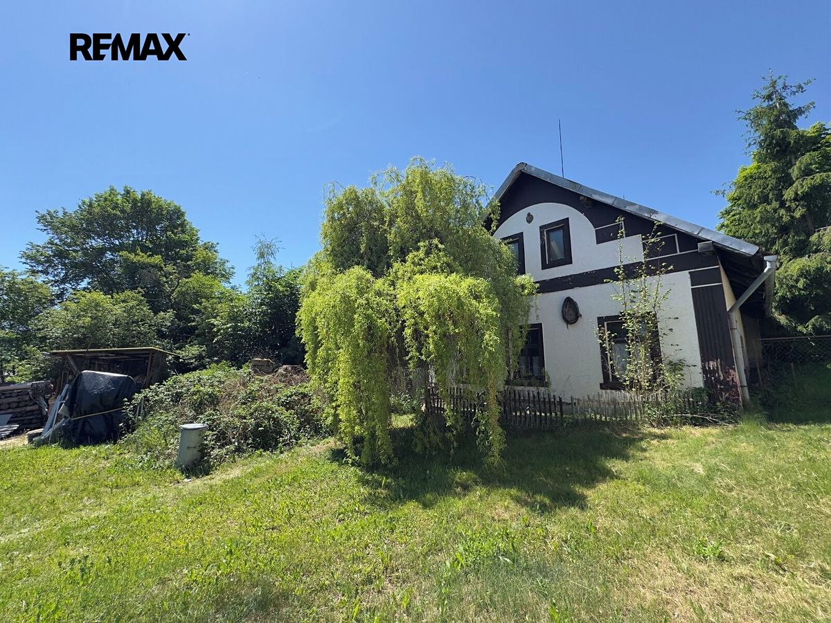 Prodej rodinného domu 186 m², pozemek 2433 m²