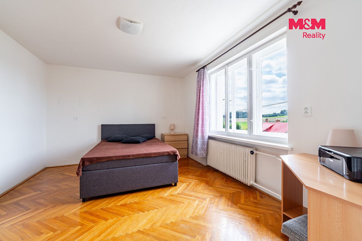 Prodej rodinného domu 250 m², pozemek 590 m² – fotografie 2