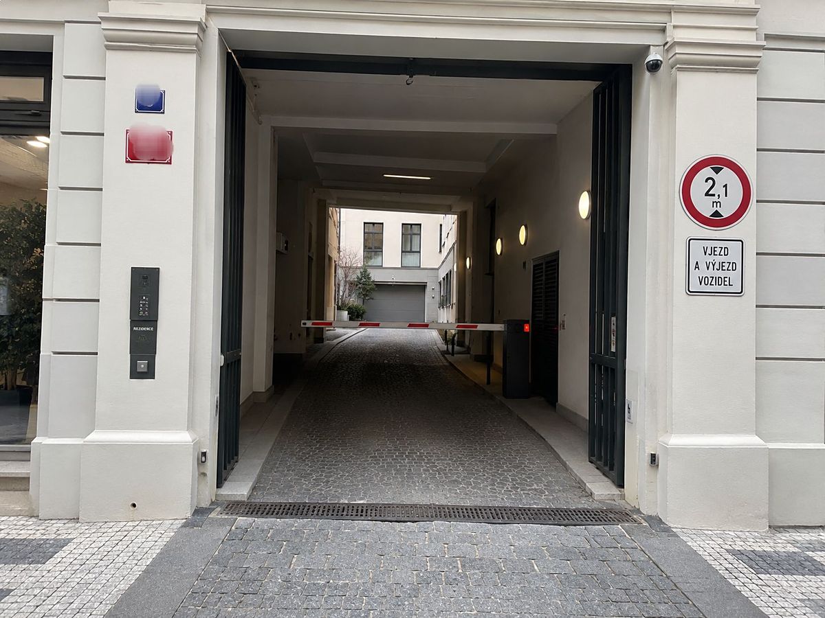 Prodej garážového stání 11 m² – fotografie 2