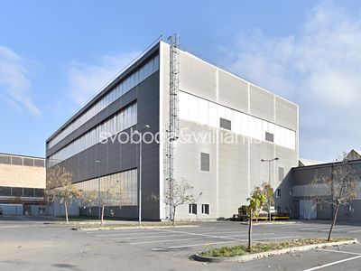 Pronájem výrobní haly, prostoru 1980 m²