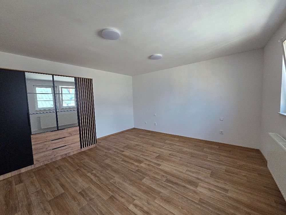 Pronájem bytu 2+kk 67 m² – fotografie 2
