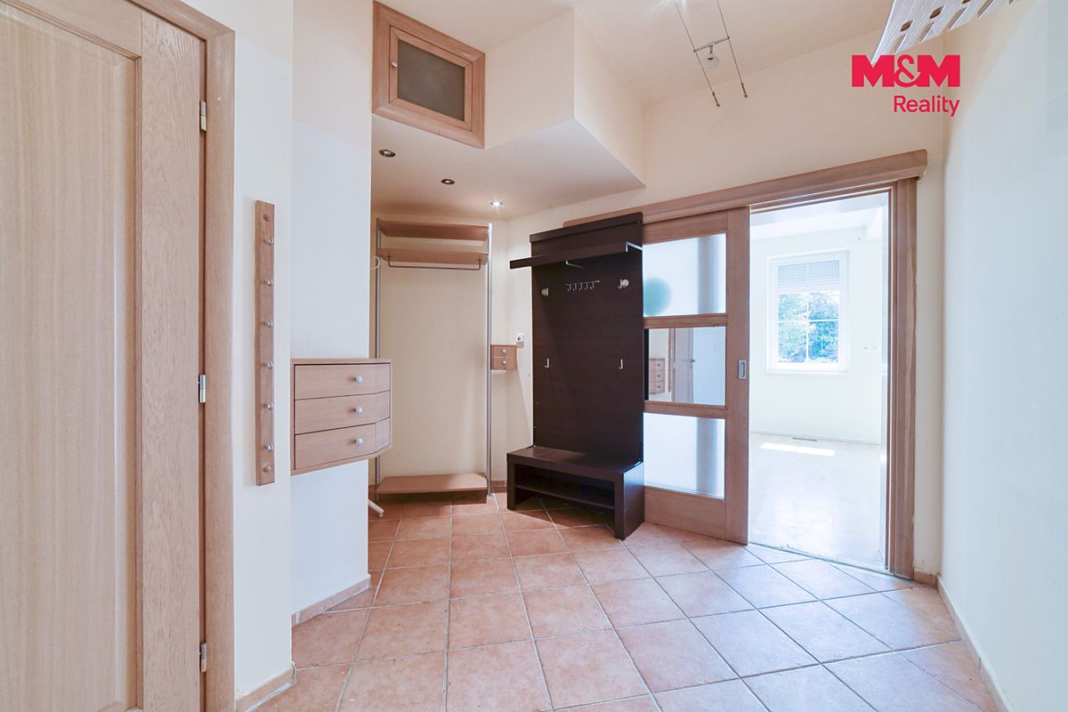 Prodej rodinného domu 232 m², pozemek 2292 m² – fotografie 3
