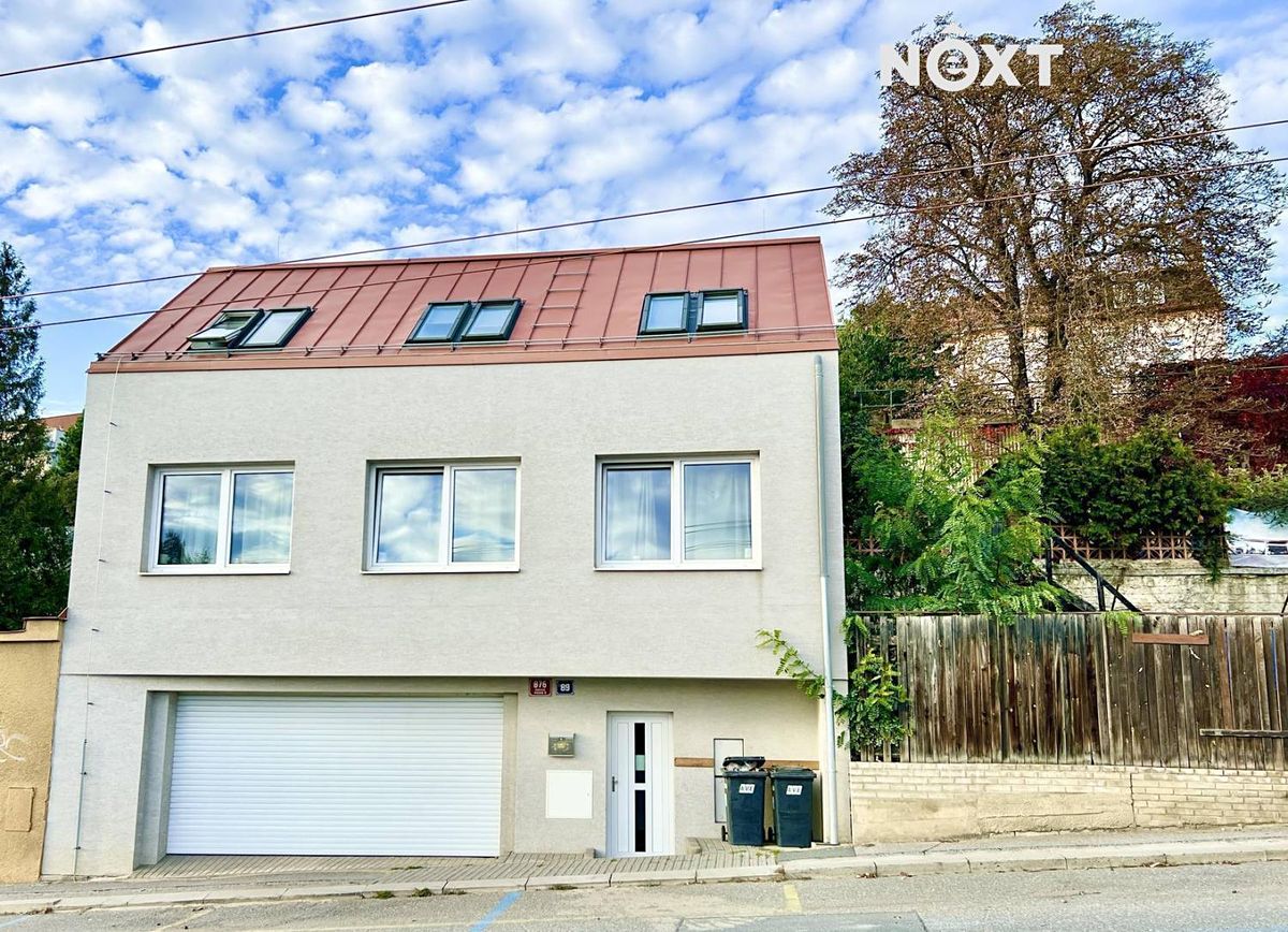 Prodej rodinného domu 274 m², pozemek 165 m² – fotografie 2