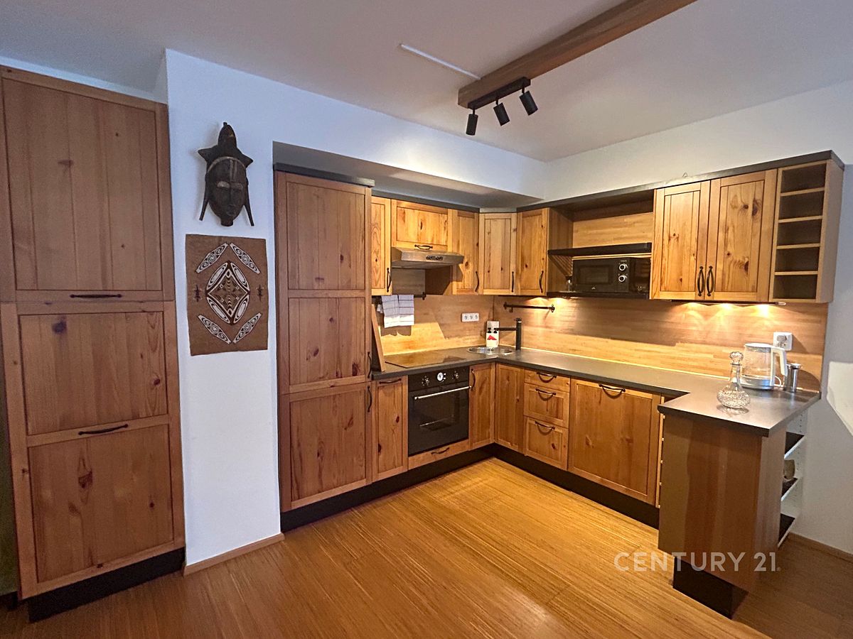 Pronájem bytu 2+kk 80 m² – fotografie 2