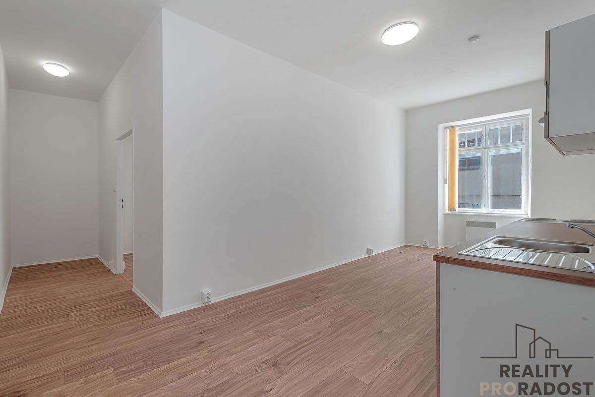 Pronájem bytu 2+kk 42 m² – fotografie 3