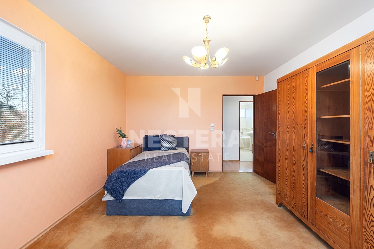 Prodej rodinného domu 240 m², pozemek 792 m² – fotografie 5