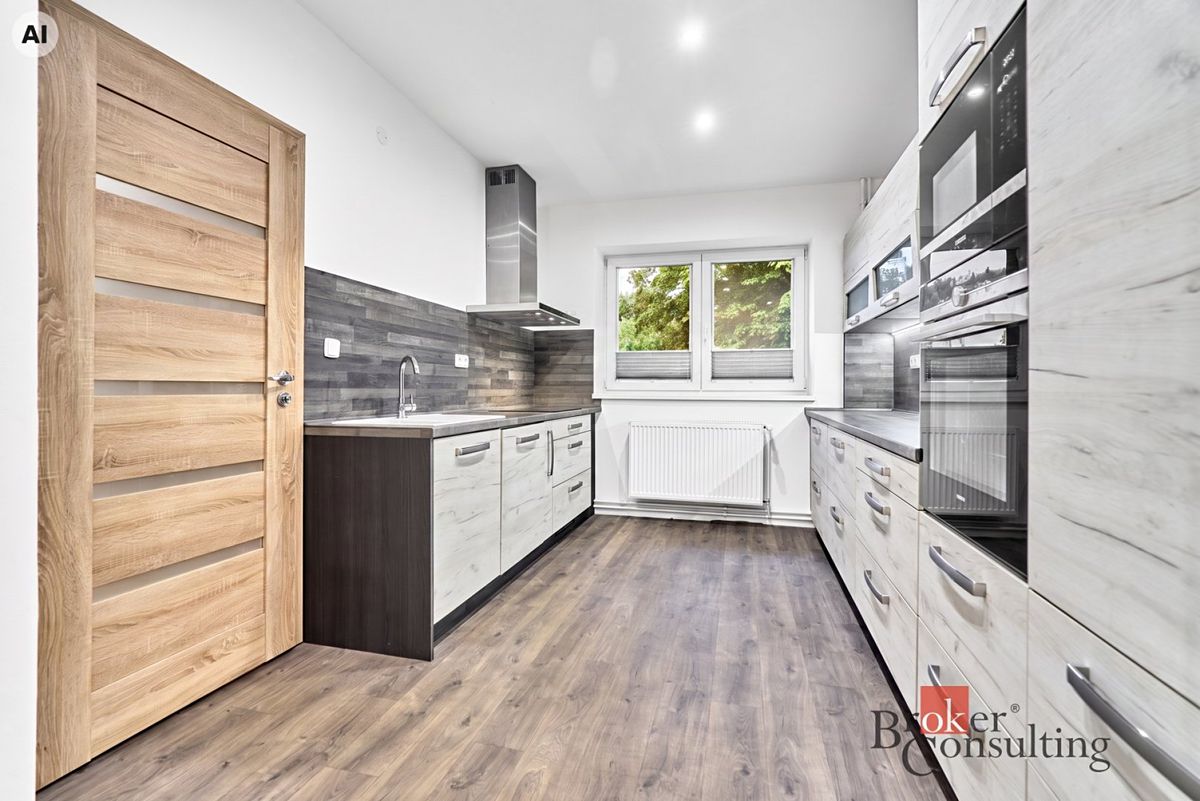 Prodej rodinného domu 190 m², pozemek 1100 m² – fotografie 2