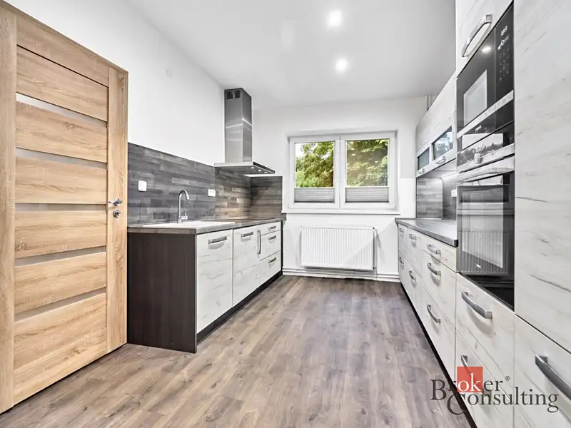 Prodej rodinného domu 190 m², pozemek 1100 m², Kraslice – náhled fotky 2