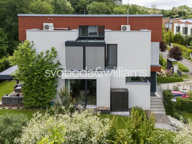 Prodej rodinného domu 284 m², pozemek 423 m², Praha – náhled fotky 1