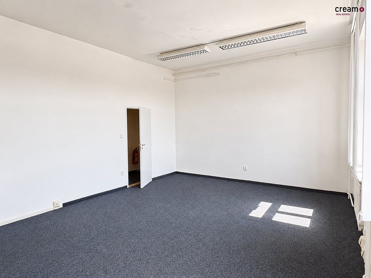 Pronájem kanceláře 29 m² – fotografie 3