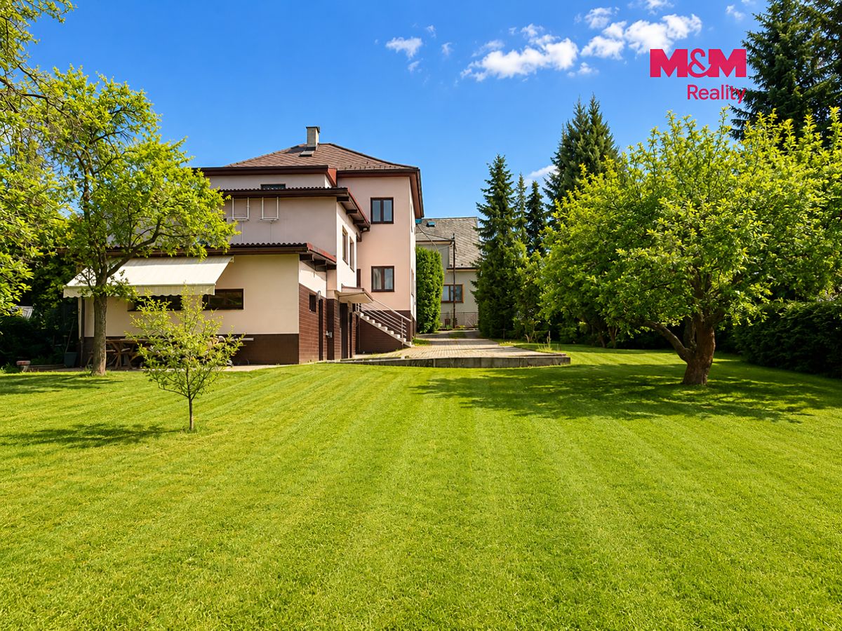Prodej rodinného domu 420 m², pozemek 1339 m² – fotografie 2