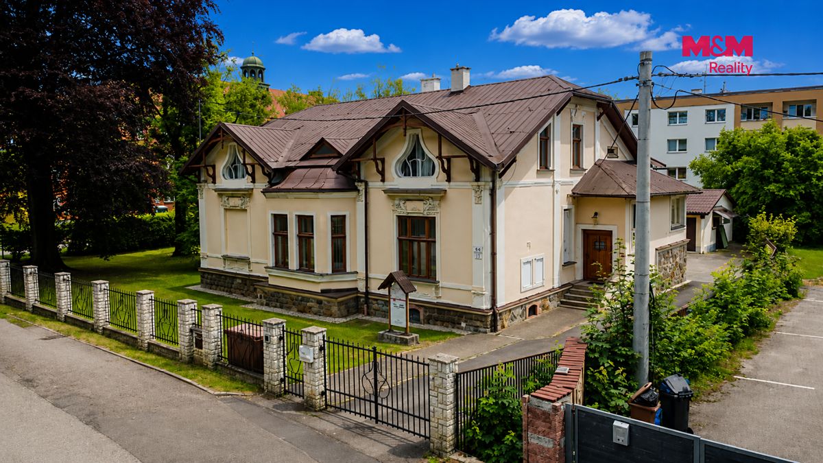 Prodej rodinného domu 400 m², pozemek 2149 m² – fotografie 3