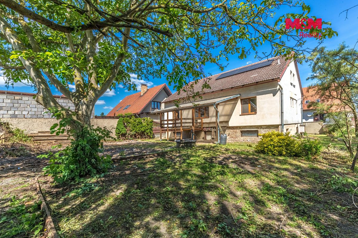 Prodej rodinného domu 135 m², pozemek 943 m² – fotografie 2