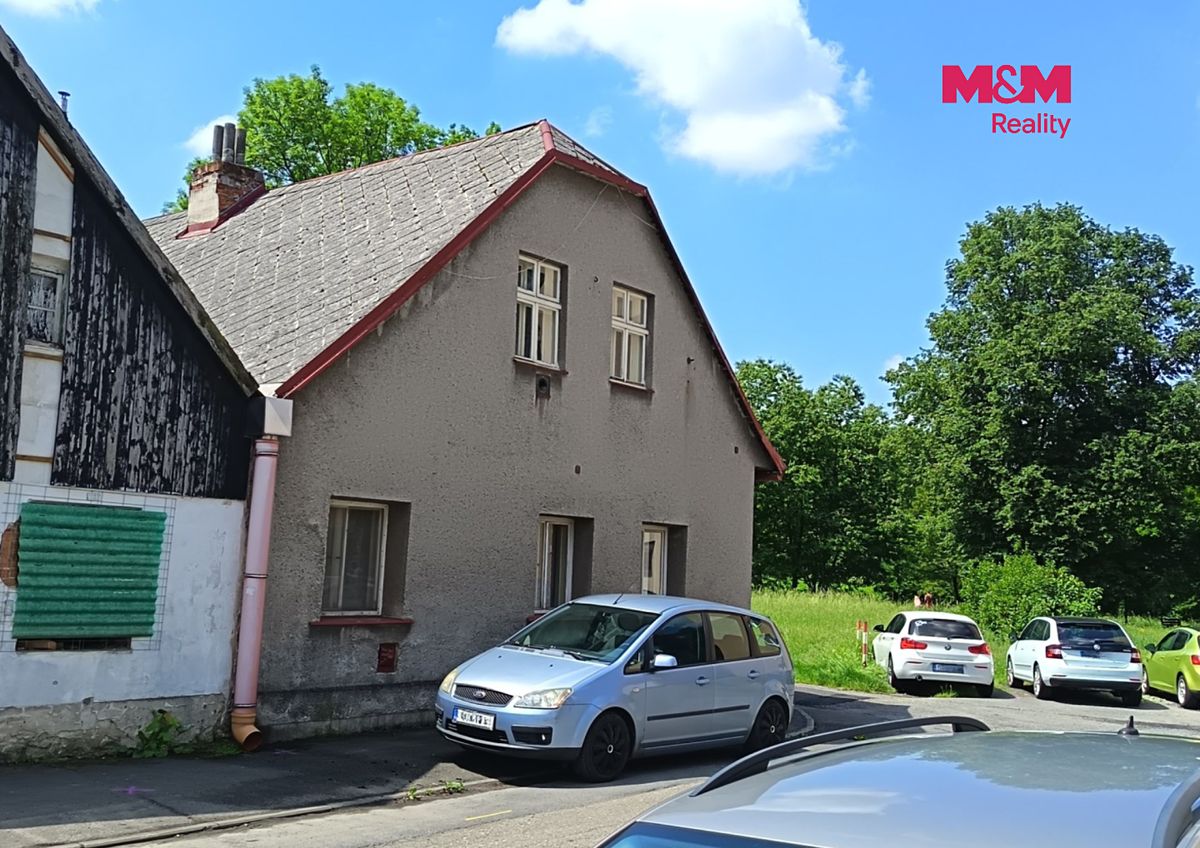 Prodej rodinného domu 140 m², pozemek 186 m² – fotografie 2