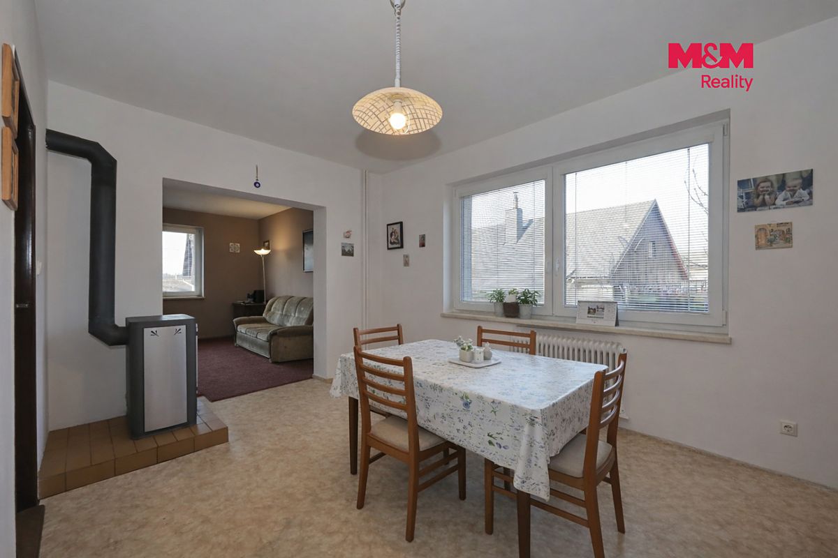 Prodej rodinného domu 250 m², pozemek 978 m² – fotografie 3