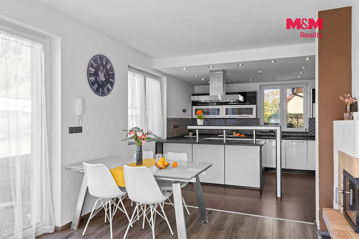 Prodej rodinného domu 272 m², pozemek 1236 m² – fotografie 2