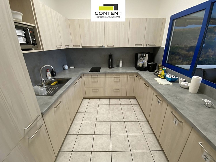 Pronájem komerčního prostoru, 670 m² (18 z 21)