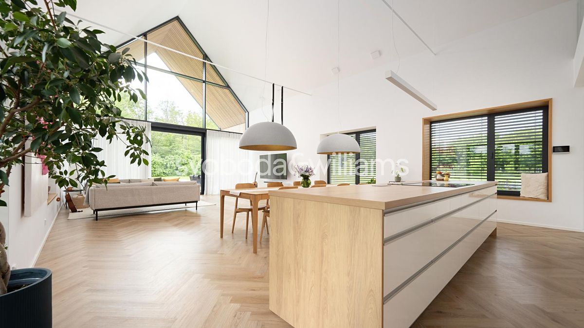 Prodej rodinného domu 212 m², pozemek 11731 m² – fotografie 2