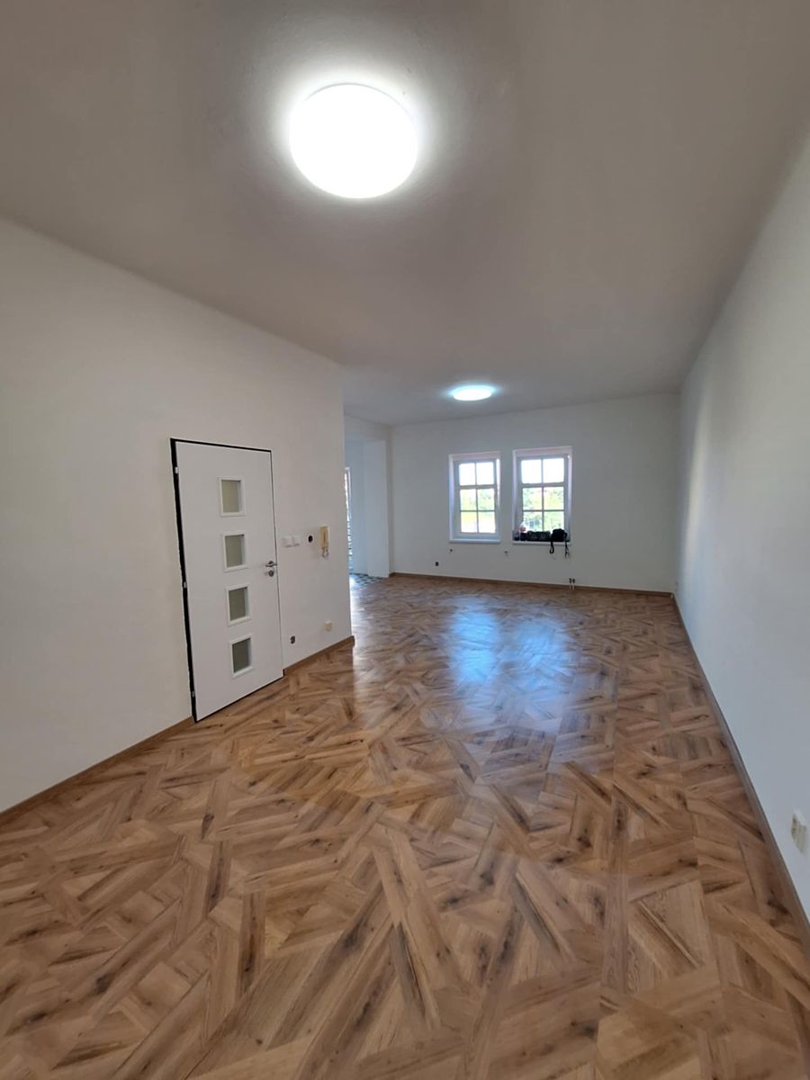 Pronájem bytu 2+1 74 m² – fotografie 3