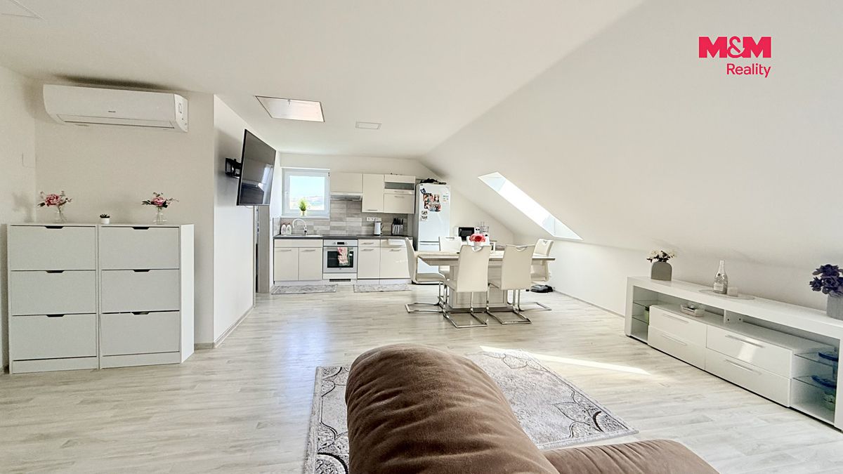 Prodej rodinného domu 380 m², pozemek 280 m² – fotografie 4