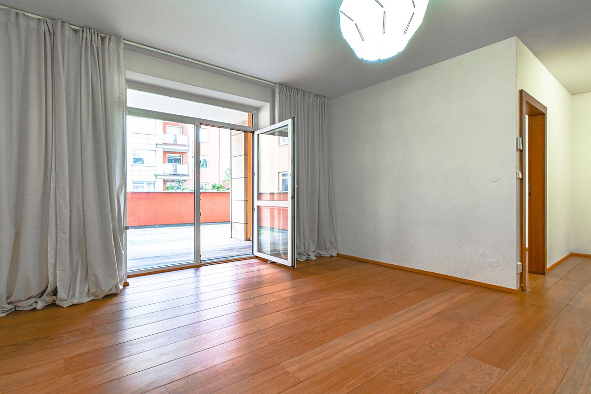 Pronájem bytu 2+kk 48 m² – fotografie 2