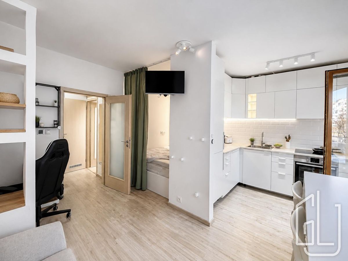 Pronájem bytu 1+kk 32 m²