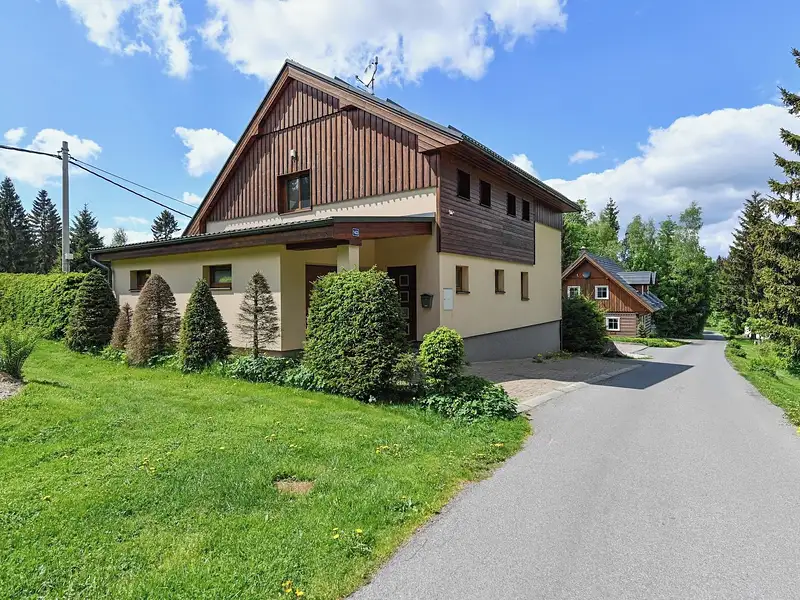 Prodej rodinného domu 240 m², pozemek 285 m², Smržovka – náhled fotky 1