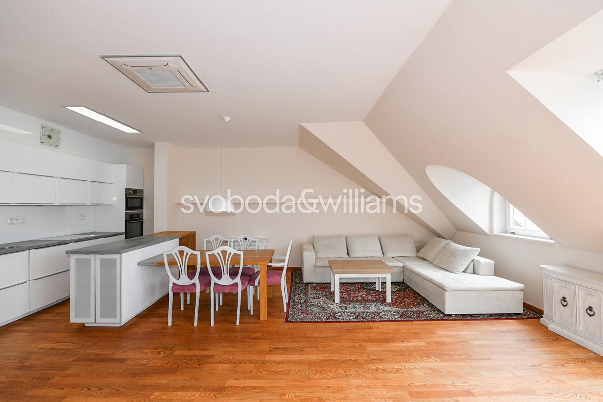 Pronájem bytu 4+kk 140 m² – fotografie 3