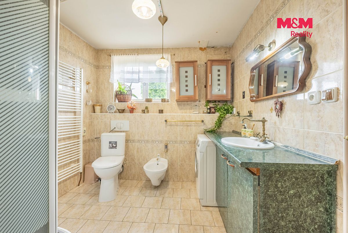 Prodej rodinného domu 220 m², pozemek 1023 m² – fotografie 3