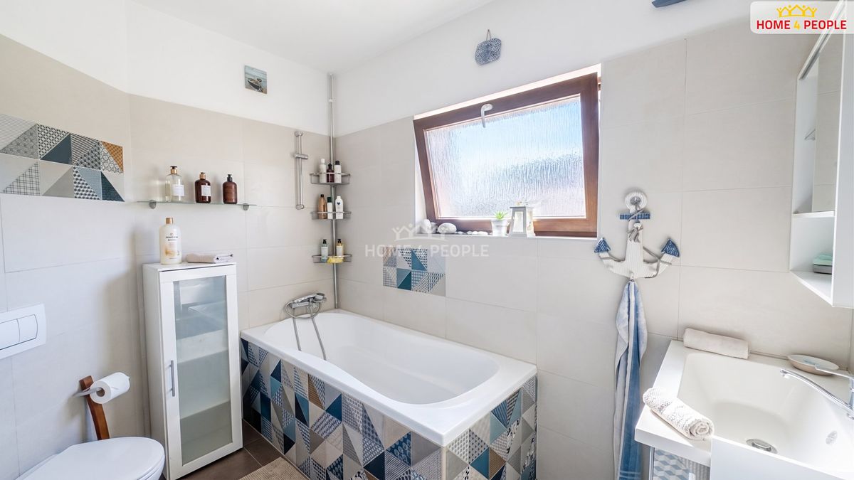 Prodej rodinného domu 224 m², pozemek 745 m² – fotografie 5