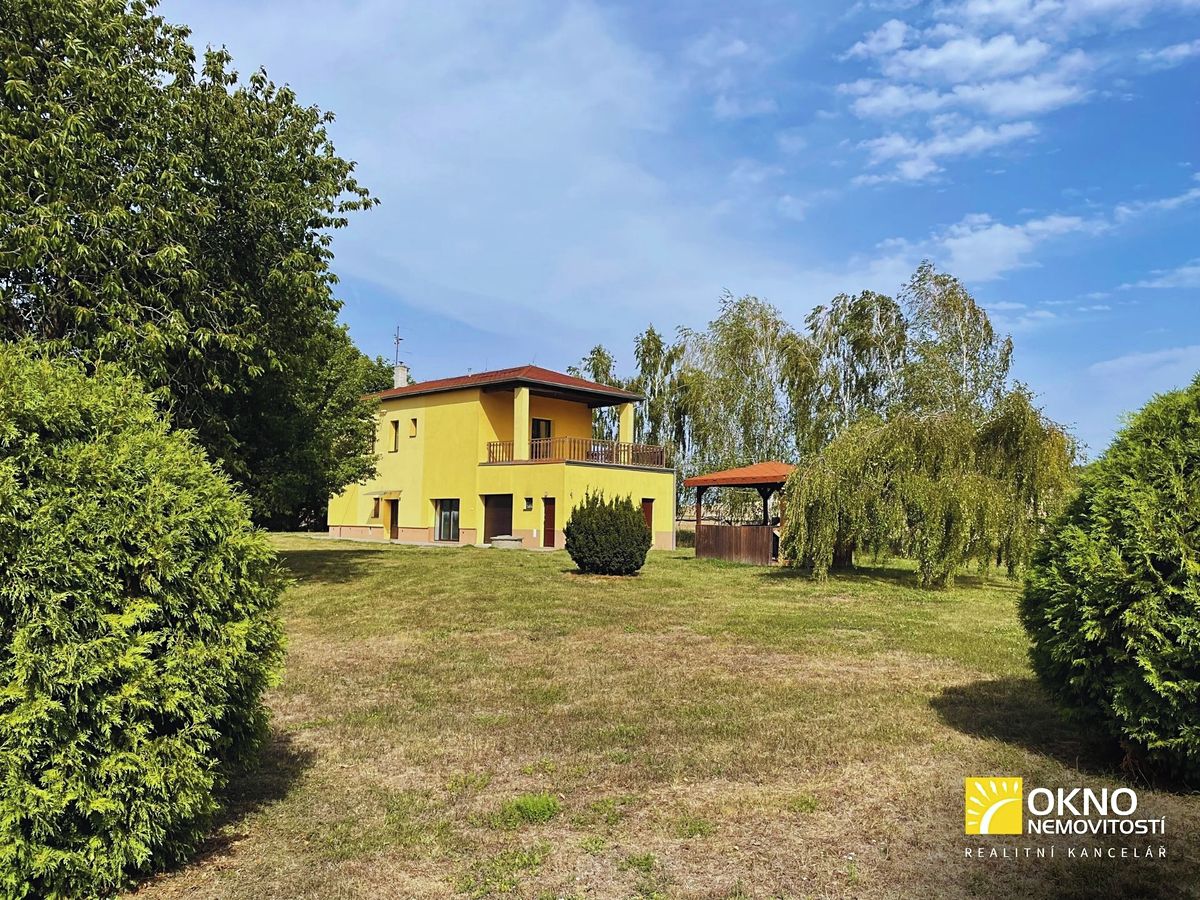 Pronájem rodinného domu 186 m², pozemek 2400 m²