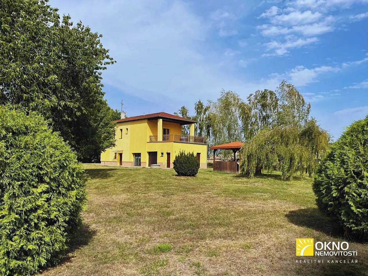 Pronájem rodinného domu 186 m², pozemek 2400 m²