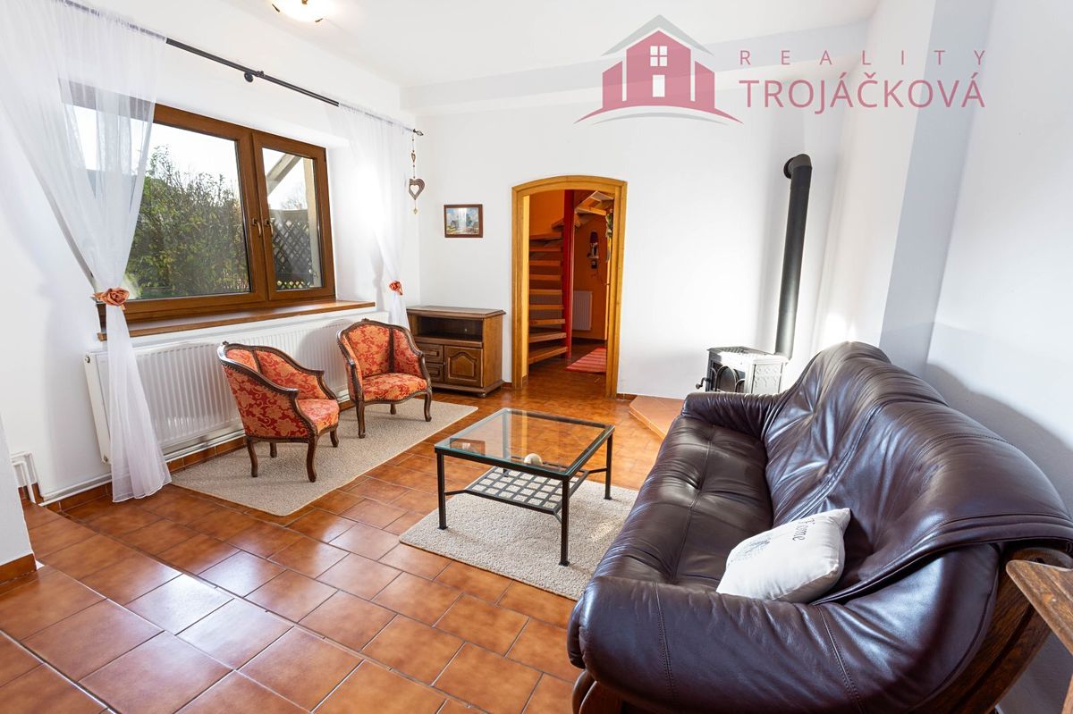 Prodej rodinného domu 260 m², pozemek 488 m² – fotografie 3